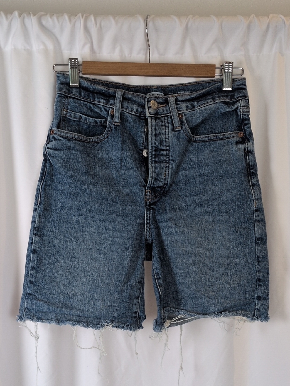 Old Navy Sky-Hi High Waisted Distressed Denim Shorts Size 4